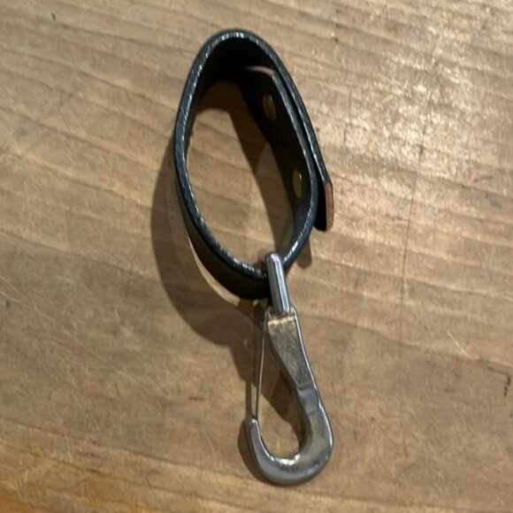 Loop attaches on belt  RM Knives  Black Leather Key fob Holder with Silver Clip - Picture 1 of 9